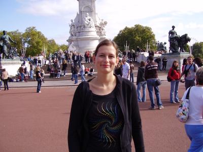 Claudia am Palast. Noch ahnt sie nicht, wie weit wir gehen werden..Muahaha Claudia am Palast. Noch ahnt sie nicht, wie weit wir gehen werden..Muahaha